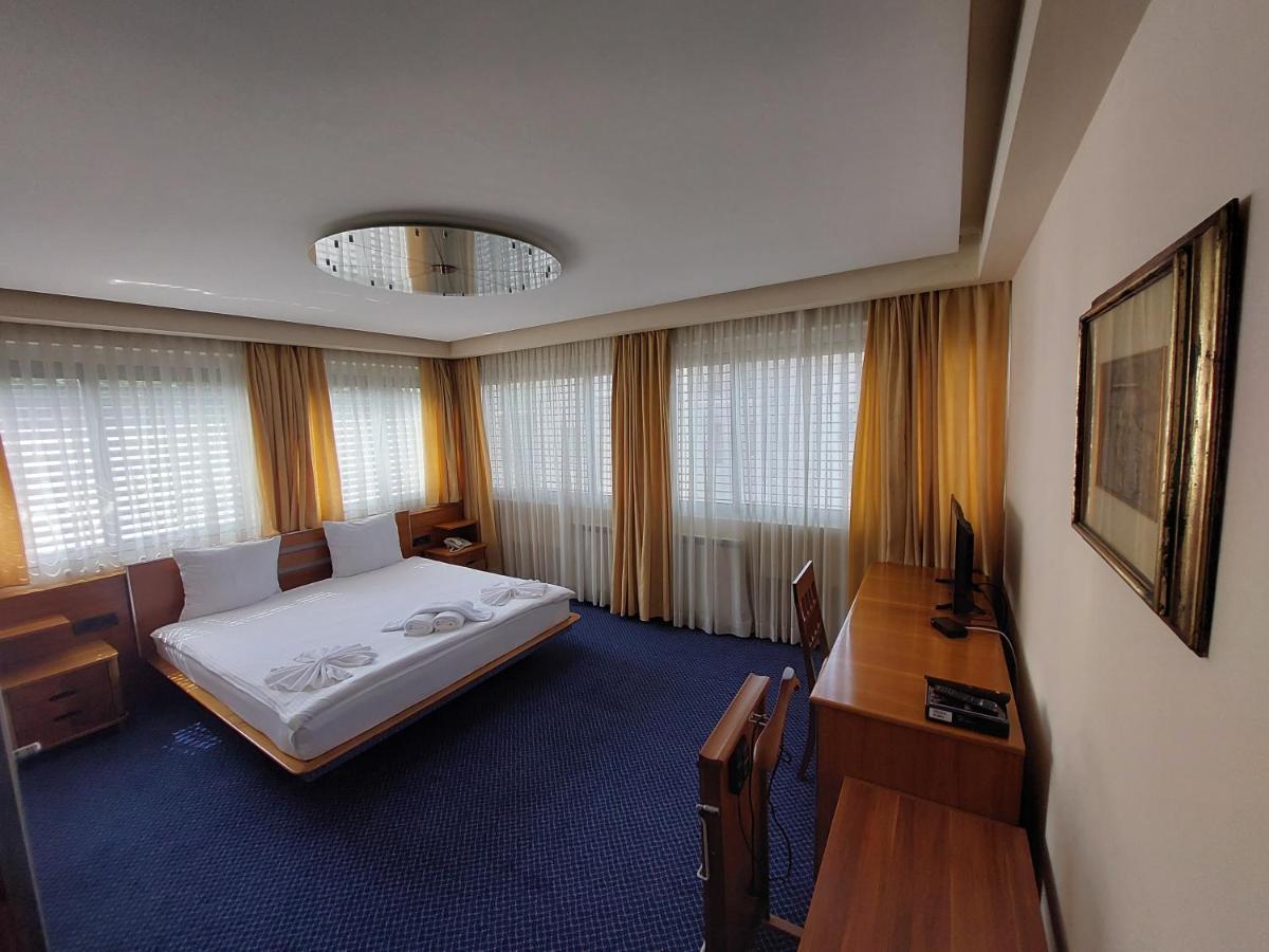 Hotel Brass- Free Parking Sarajevo Exteriör bild