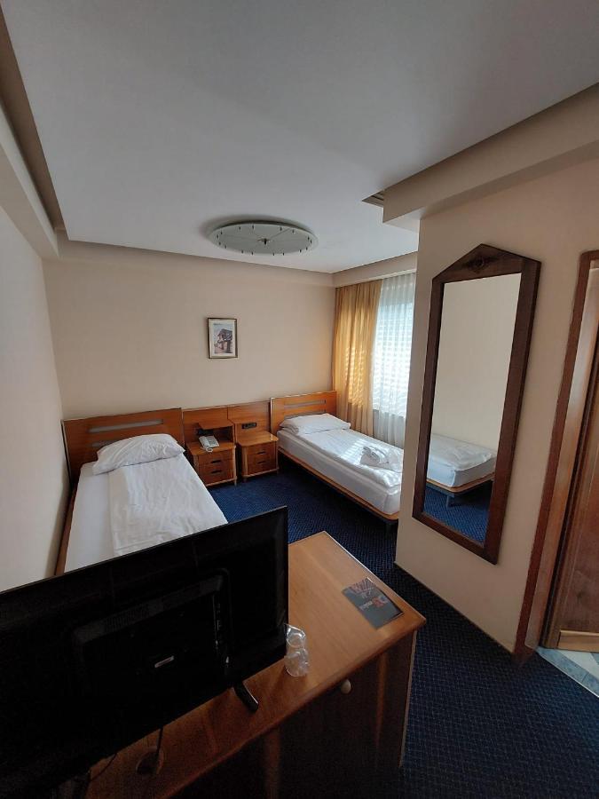 Hotel Brass- Free Parking Sarajevo Exteriör bild